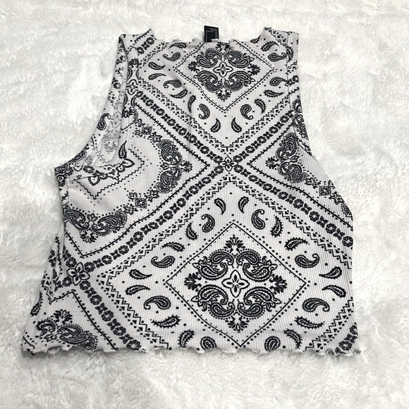 Size small fitted cropped tank from Forever 21 colors: white&black - Picture 2 of 2